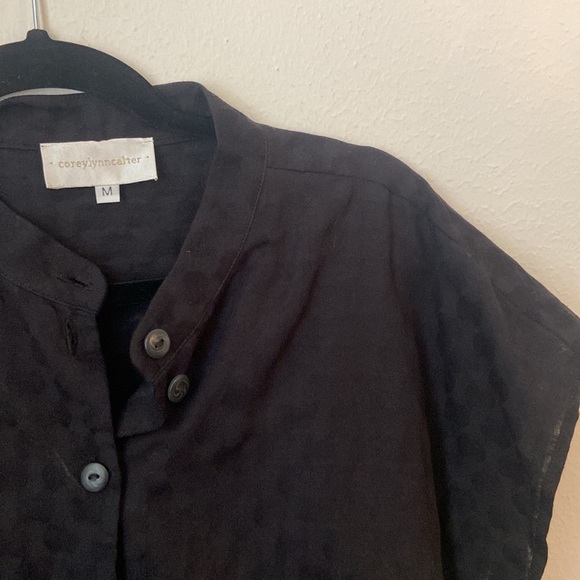 Anthropologie Shirt Women's Black/Navy Medium
Corey Lynn Calter Cropped - Picture 3 of 7